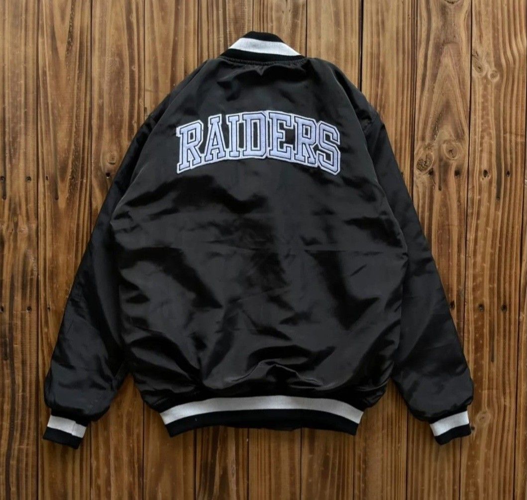 Raiders jacket preoder (Category: Coats, Jackets and Outerwear) located in Singapore. Submitted by joeflywings (Listing ID 1243257118, Image 2). Description: preoder M to XL.