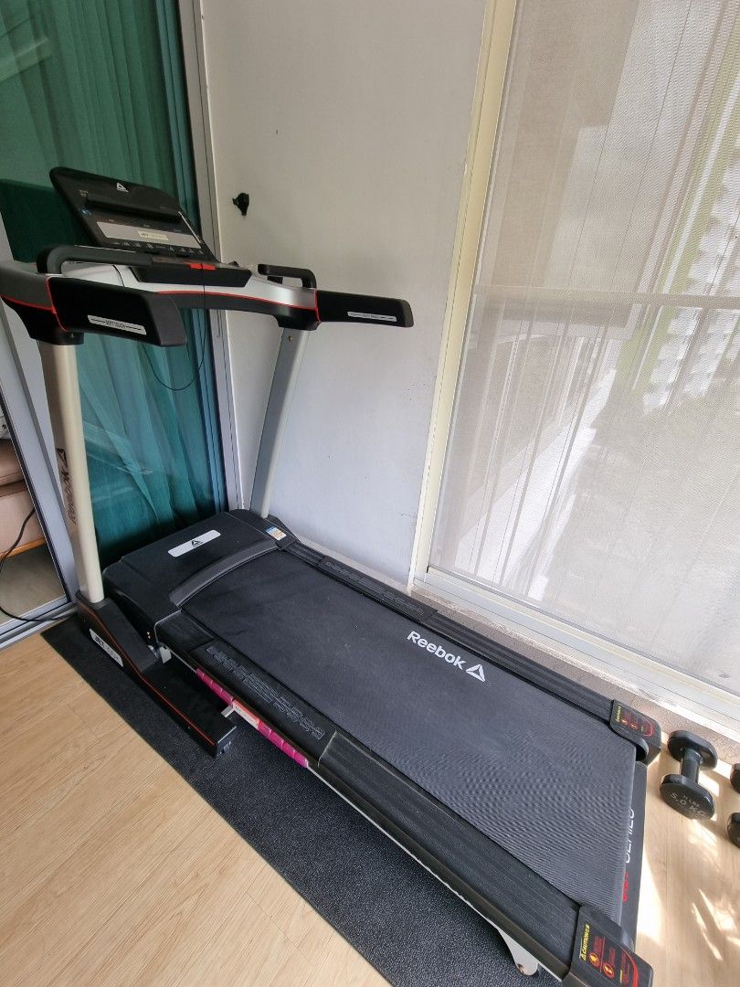 Reebok jet 100 s cross trainer hotsell