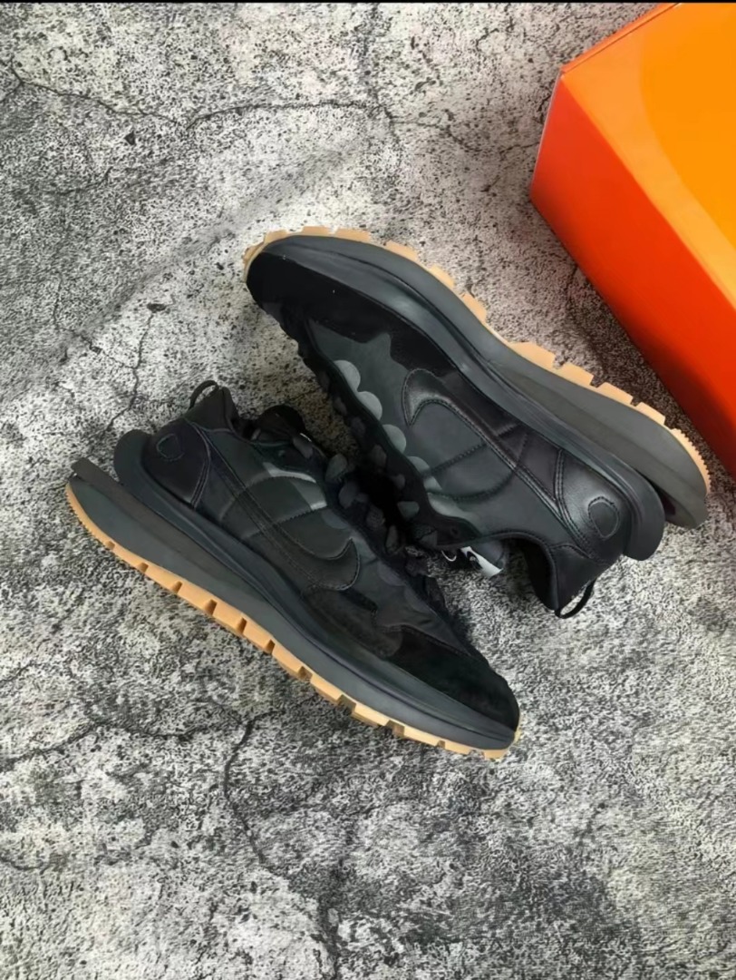 sacai x Nike vaporwaffle black and Gum 黑生膠男女同款, 女裝, 鞋