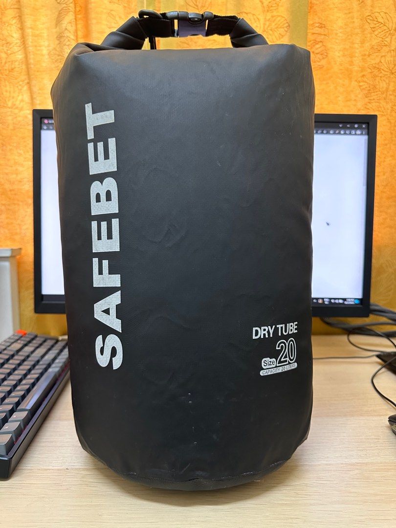 Safebet 20L Waterproof dry Bag Sports Equipment Other Sports Equipment and Supplies on Carousell