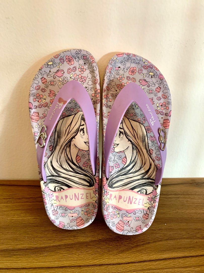 Sandal pantai rumah beach wear karet anti air nyaman enak dipakai princess disney flat shoes on