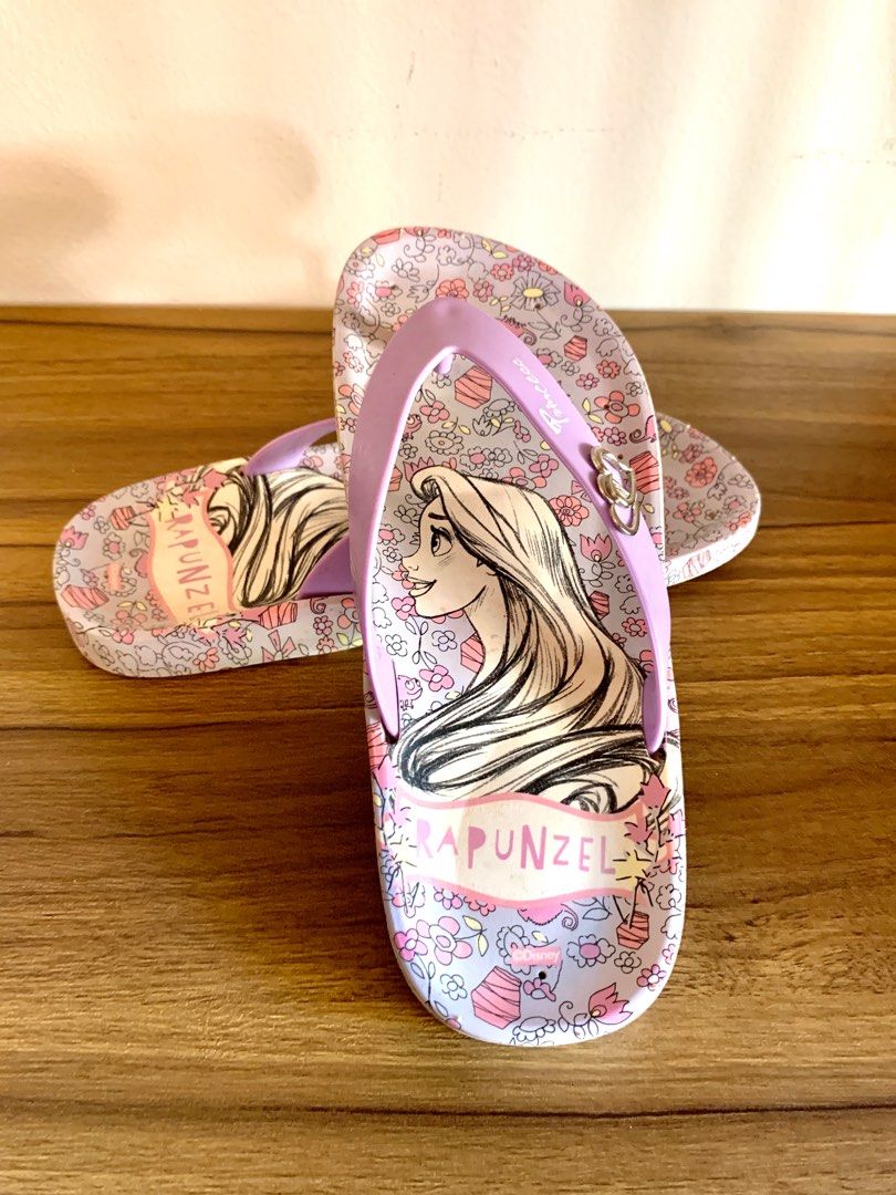 Sandal pantai rumah beach wear karet anti air nyaman enak dipakai princess disney flat shoes on