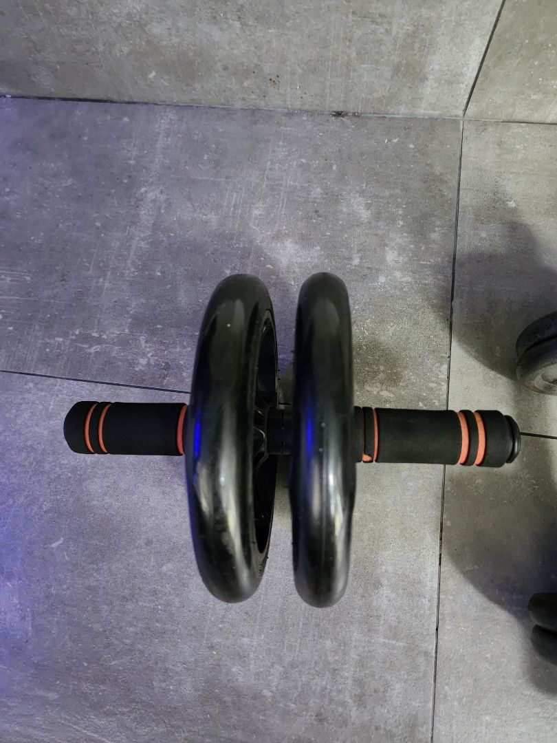 Selling weights and dumbbell set, Sports Equipment, Exercise & Fitness