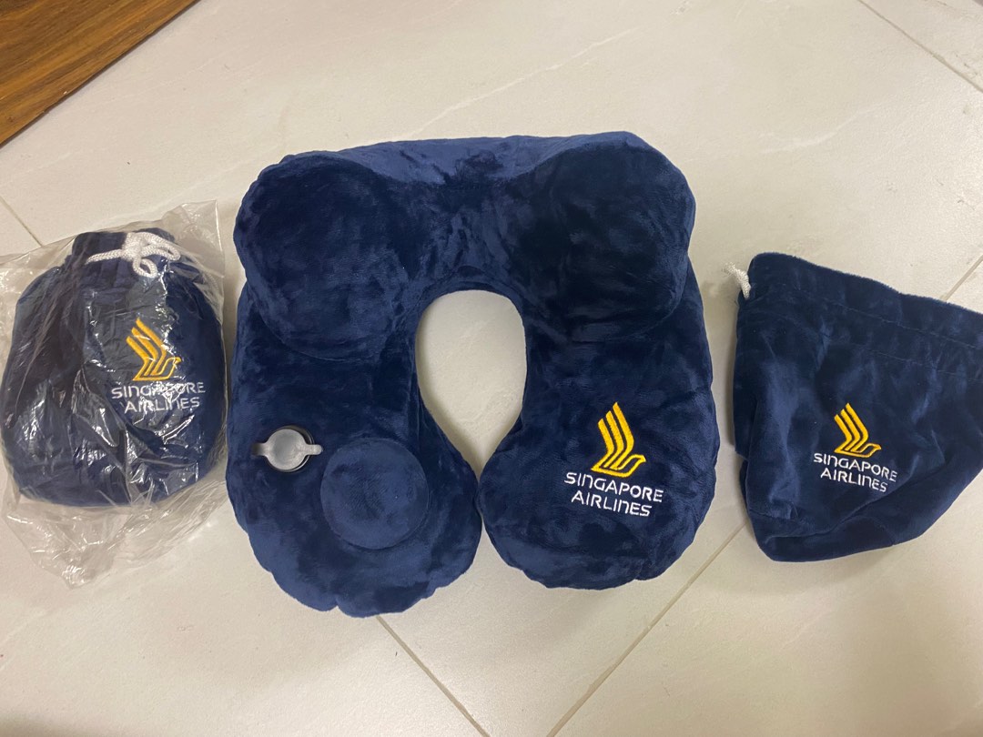 Singapore Airlines Travel Neck Pillow, Hobbies & Toys, Travel, Travel