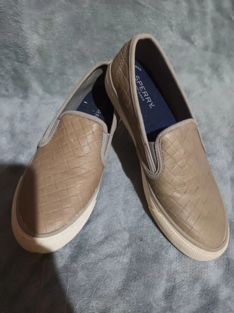 Sperry on sale seaside emboss