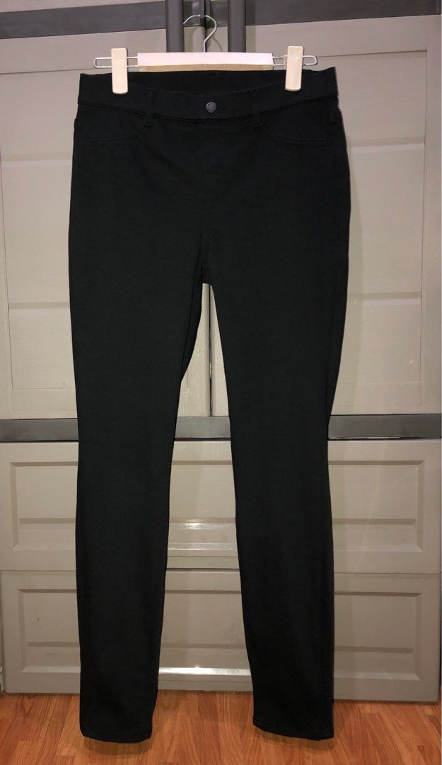 UNIQLO ultra stretch leggings pants, Women's Fashion, Bottoms, Other  Bottoms on Carousell