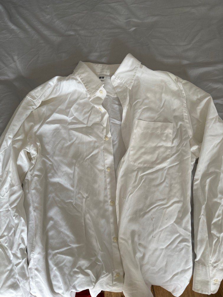 Uniqlo White Long sleeves (Category: Longsleeves) located in Quezon City. Submitted by namaroo (Listing ID 1243161076, Image 2). Description: Nice for coverups!! Slight yellow stain on the left sleeve & 1 missing button, but very unnoticeable (may be removed with bleach or deep cleaning) .