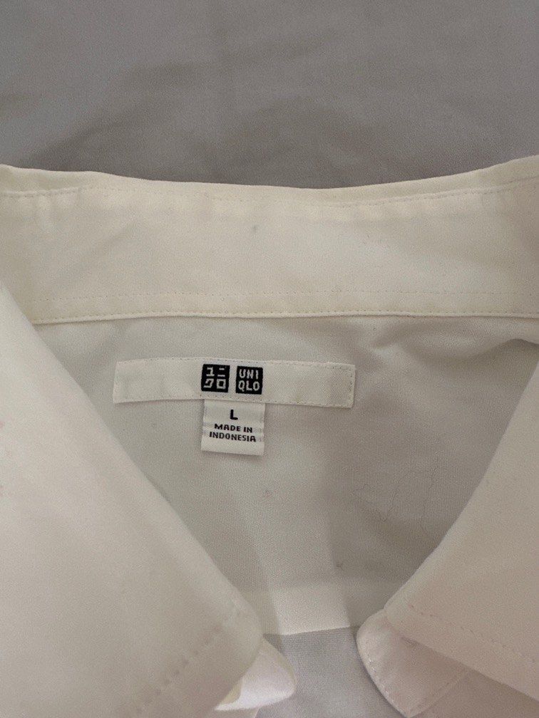 Uniqlo White Long sleeves (Category: Longsleeves) located in Quezon City. Submitted by namaroo (Listing ID 1243161076, Image 1). Description: Nice for coverups!! Slight yellow stain on the left sleeve & 1 missing button, but very unnoticeable (may be removed with bleach or deep cleaning) .