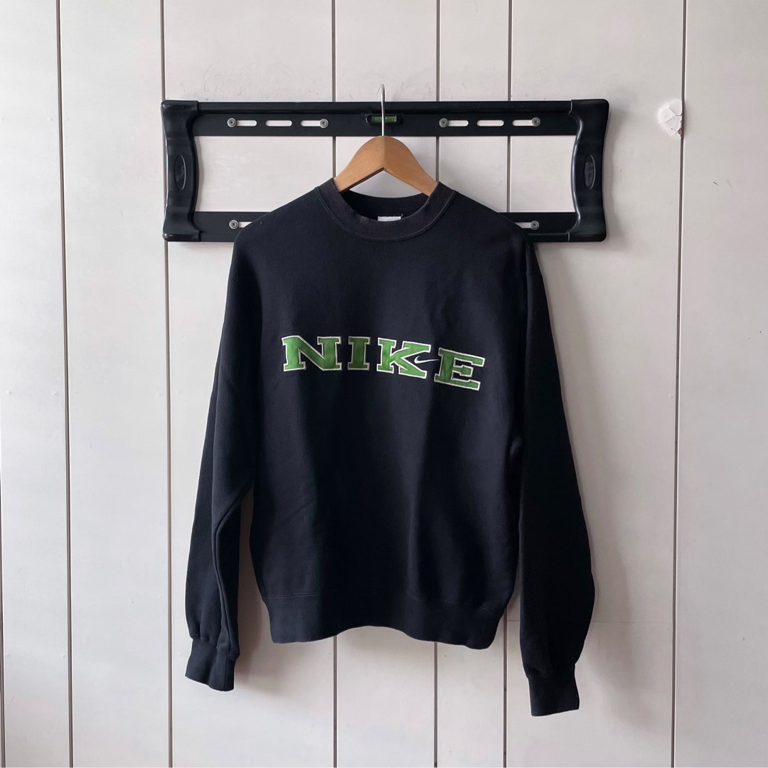 Nike hotsell spellout crewneck
