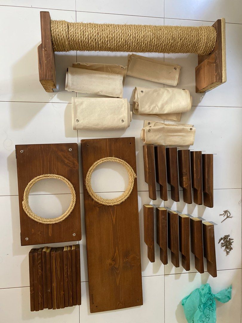 Wall mounted cat condo catastrophic creations fort, Pet Supplies