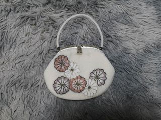 White Beaded Flower Clutch Bag