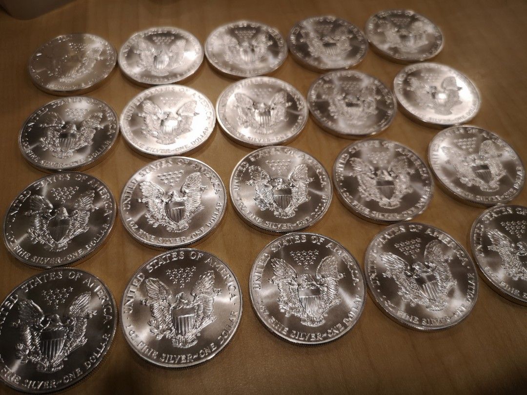 1tube 1986 ASE silver coins (Category: Currency) located in Pasig City. Submitted by CoinClick (Listing ID 1243422357, Image 2). Description: 1986 american silver eagle 1st year issue Hard to find in this condition BU lustrous High premium compare to other silver eagle regular strike 56k add shipping or meet up around metro manila.
