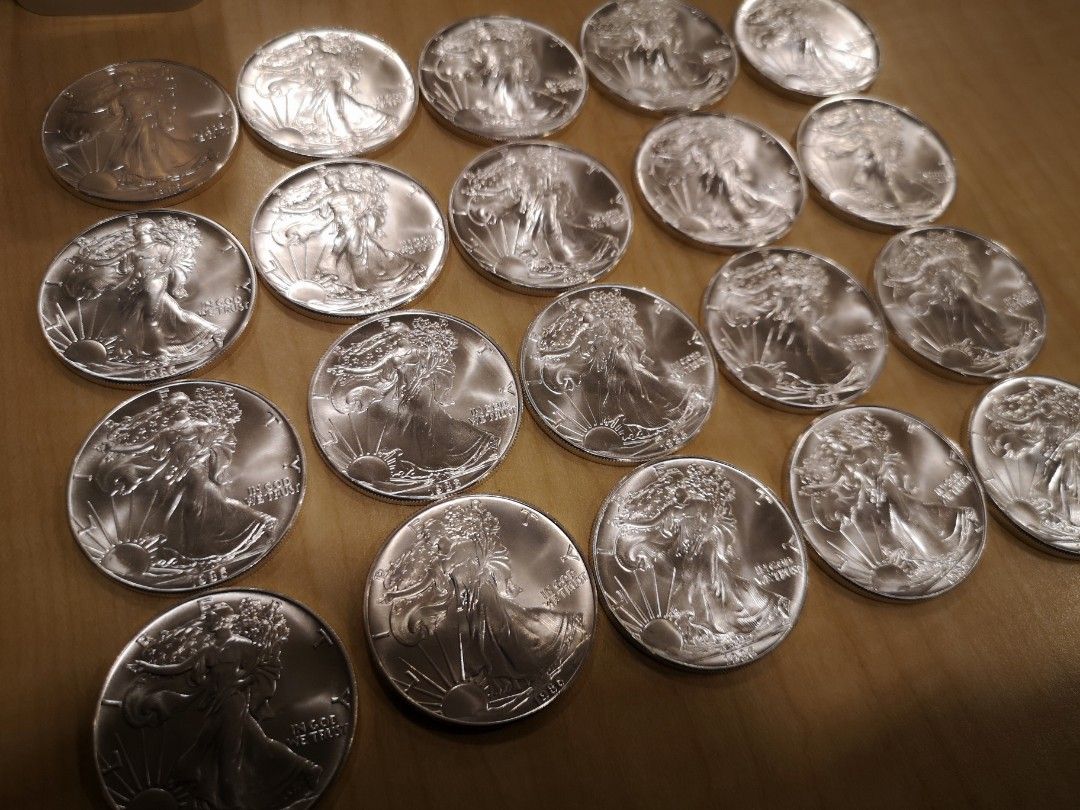 1tube 1986 ASE silver coins (Category: Currency) located in Pasig City. Submitted by CoinClick (Listing ID 1243422357, Image 1). Description: 1986 american silver eagle 1st year issue Hard to find in this condition BU lustrous High premium compare to other silver eagle regular strike 56k add shipping or meet up around metro manila.