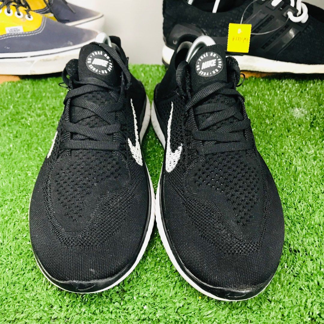 Free rn navy blue sale running shoes