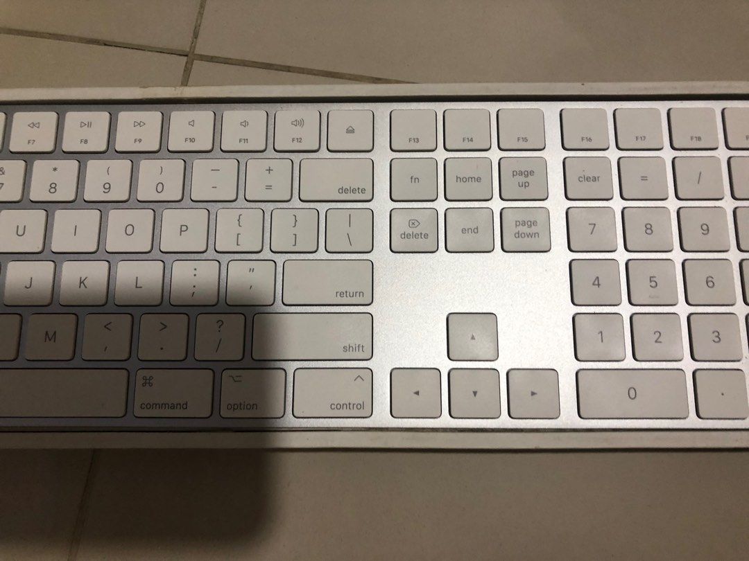 Apple magic numeric keyboard, Computers & Tech, Parts & Accessories ...