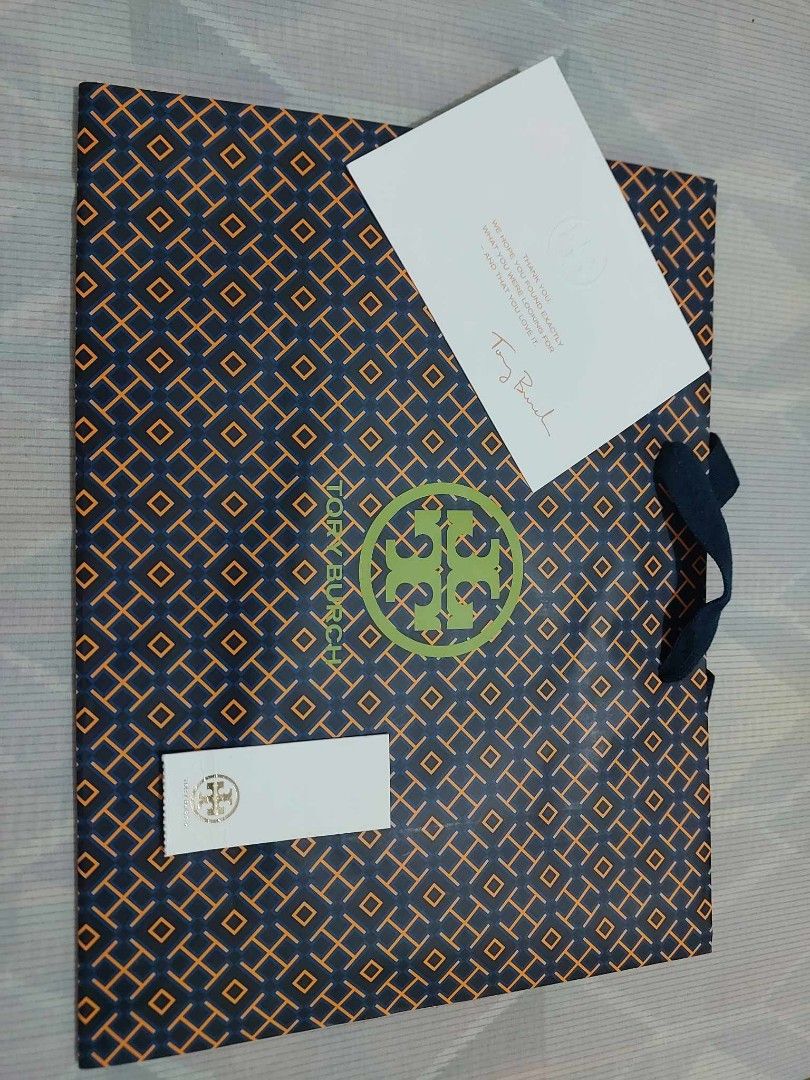 Authentic Brand New Tory Burch Mini Tote (Category: Luxury Bags & Wallets) located in Dinalupihan. Submitted by essentiallyspoiled (Listing ID 1243429633, Image 2). Description: Brand new. Binili pero di nagamit. MONEY-BACK GUARANTEE IF PROVEN FAKE RFS: I am raising funds for the surgery of my furbaby dog that has Cushing's disease, a type of autoimmune disease. Kaya sana bilhin niyo na mga personal items ko. Guaranteed na walang flaws and no iss