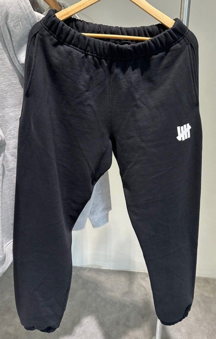 Undefeated joggers shop