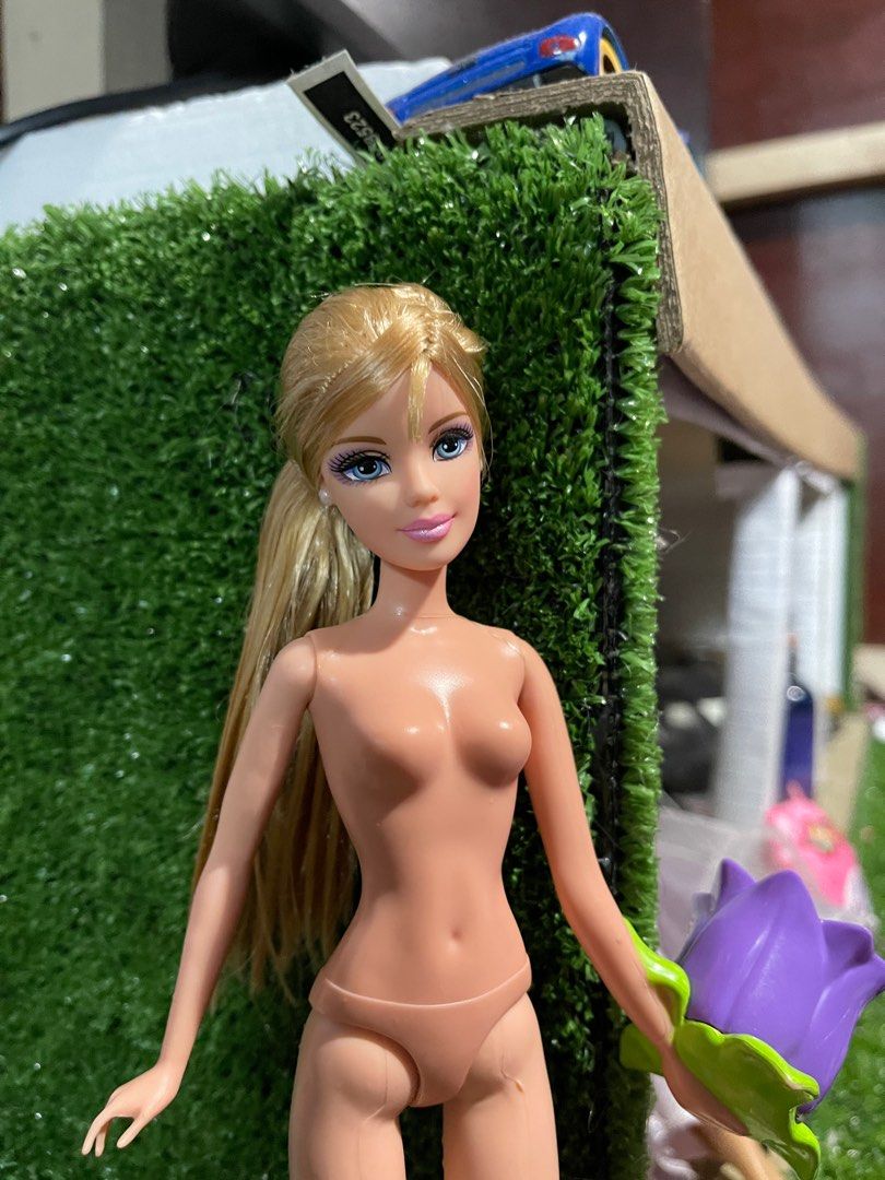 Barbie store thumbelina doll