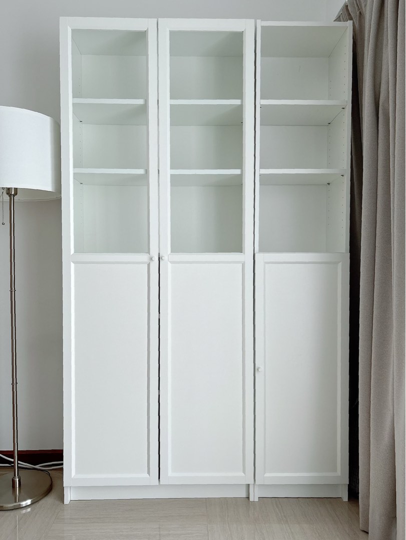 BILLY bookcase with glass doors Set of 2 , 傢俬＆家居, 傢俬, 櫃子、組合櫃及置物架