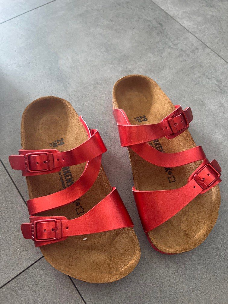 Girls birkenstock sandals discount