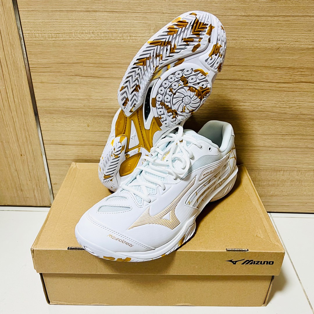 Mizuno brand clearance