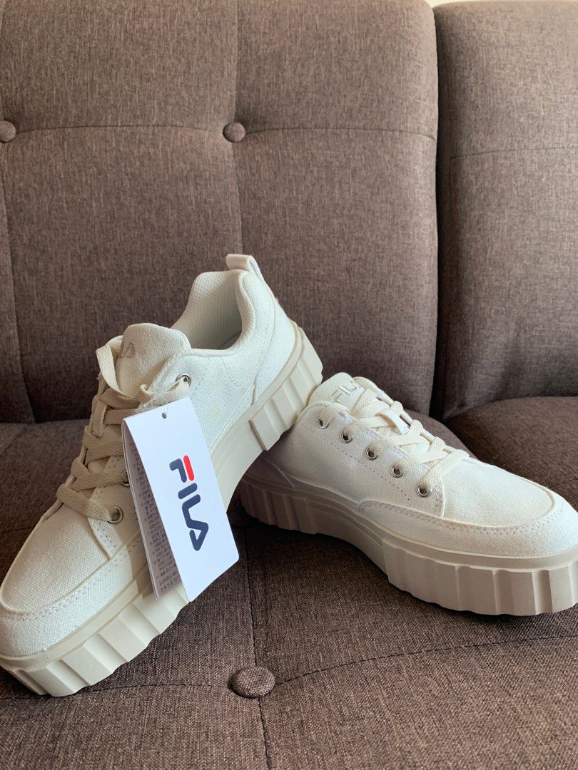 Fila casual hotsell shoes women