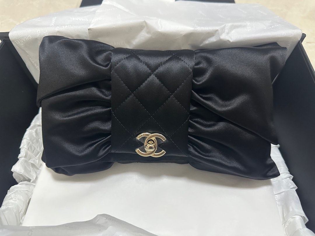 New CHANEL 23A BLACK Vanity Case Clutch Gold Chain PEARLS Evening