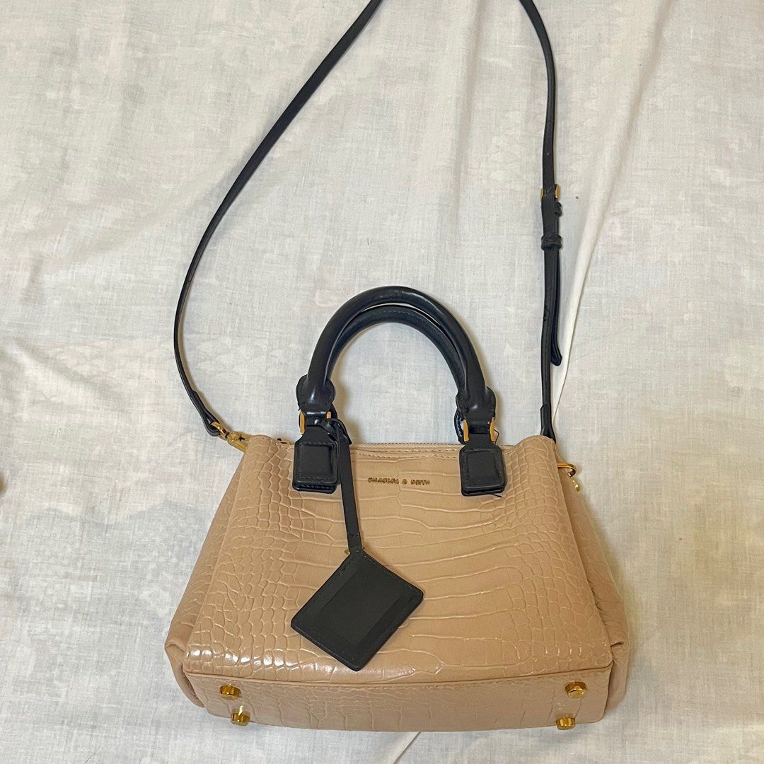 Charles and Keith Multi Pouch Crossbody Bag, Women's Fashion, Bags &  Wallets, Cross-body Bags on Carousell
