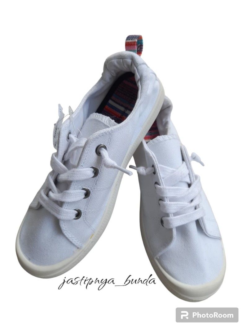 City best sale sneaks payless
