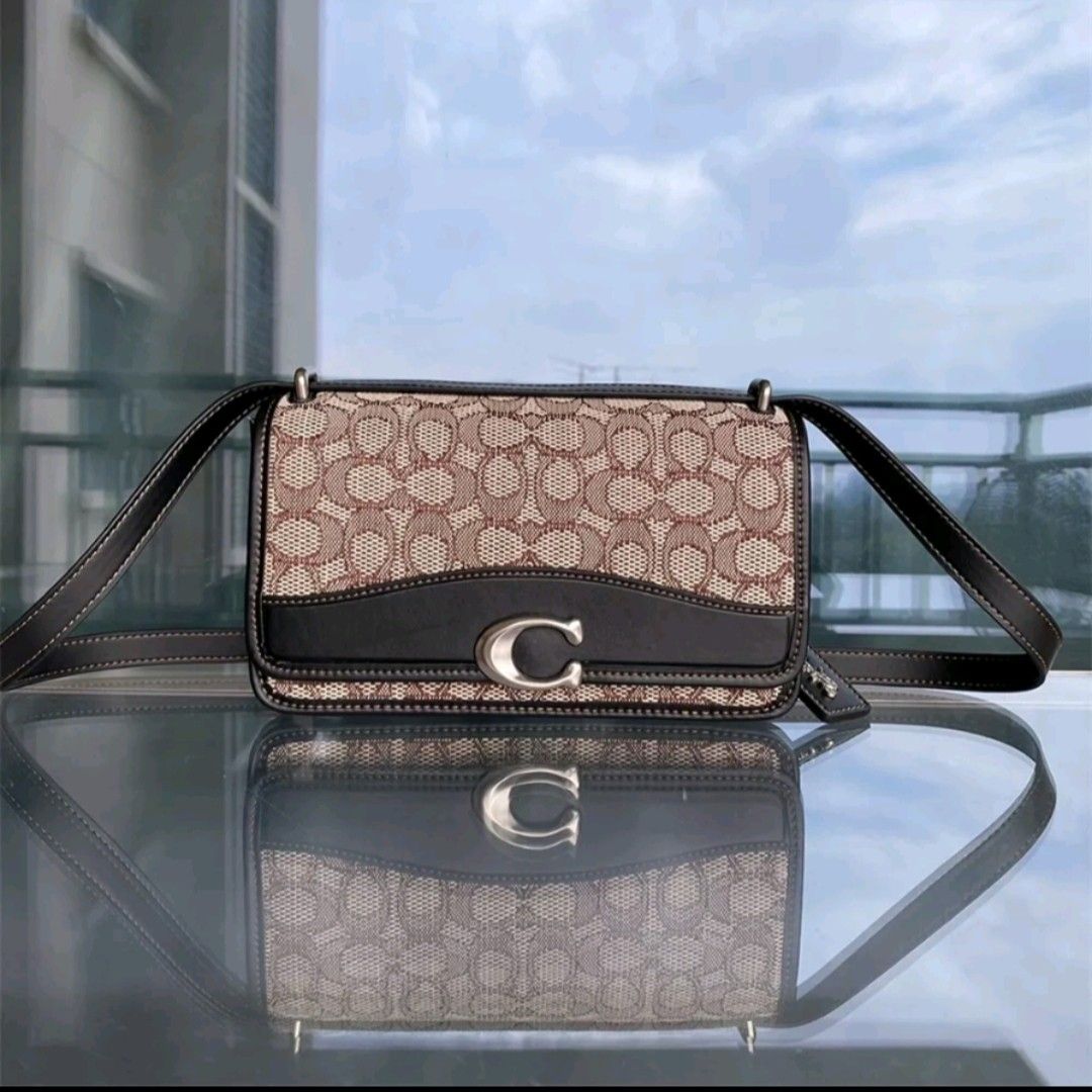 LOUIS VUITTON Monogram Croissant PM Shoulder Bag - GHW, Women's Fashion,  Bags & Wallets, Shoulder Bags on Carousell