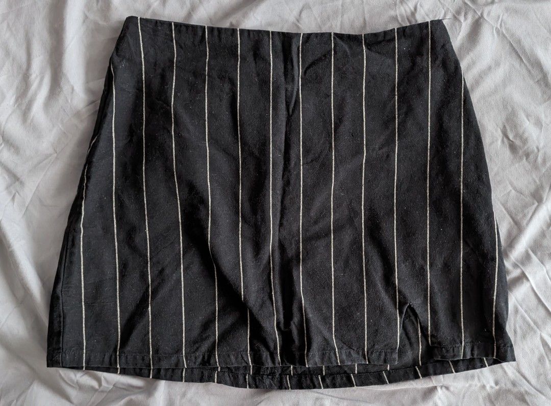 Cotton On Striped Mini Skirt (Category: Skirts) located in Taguig. Submitted by thingers (Listing ID 1243369396, Image 1). Description: Decluttering my closet! All items are preloved so expect some signs of wear. Please feel free to ask questions or for more pics and measurements. Open to bundle prices or discounts for multiple items 😁.