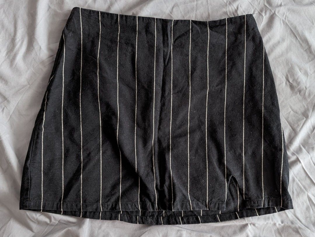Cotton On Striped Mini Skirt (Category: Skirts) located in Taguig. Submitted by thingers (Listing ID 1243369396, Image 2). Description: Decluttering my closet! All items are preloved so expect some signs of wear. Please feel free to ask questions or for more pics and measurements. Open to bundle prices or discounts for multiple items 😁.