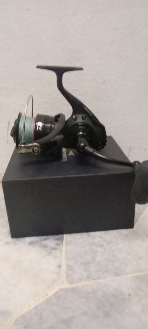 DAIWA BG Magsealed 4500 Spinning Fishing Reel, Sports Equipment