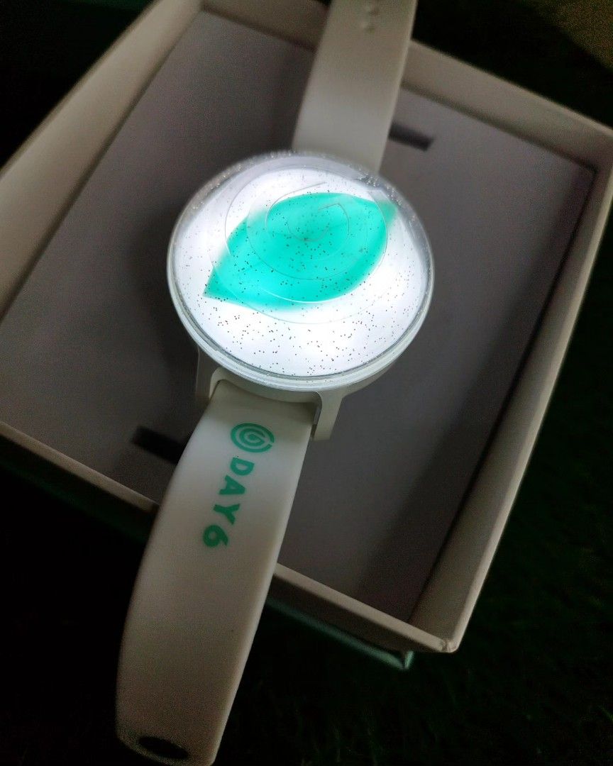 day6 official light band on Carousell