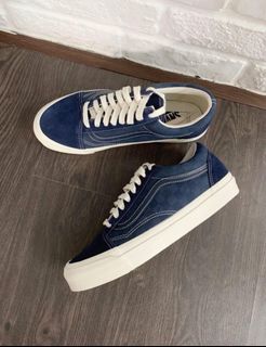 (Category: ) located in . Submitted by exsneakerhead (Listing ID 1243357019, Image 1). Description: .