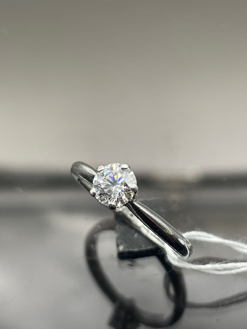 Vvs2 diamond clearance ring