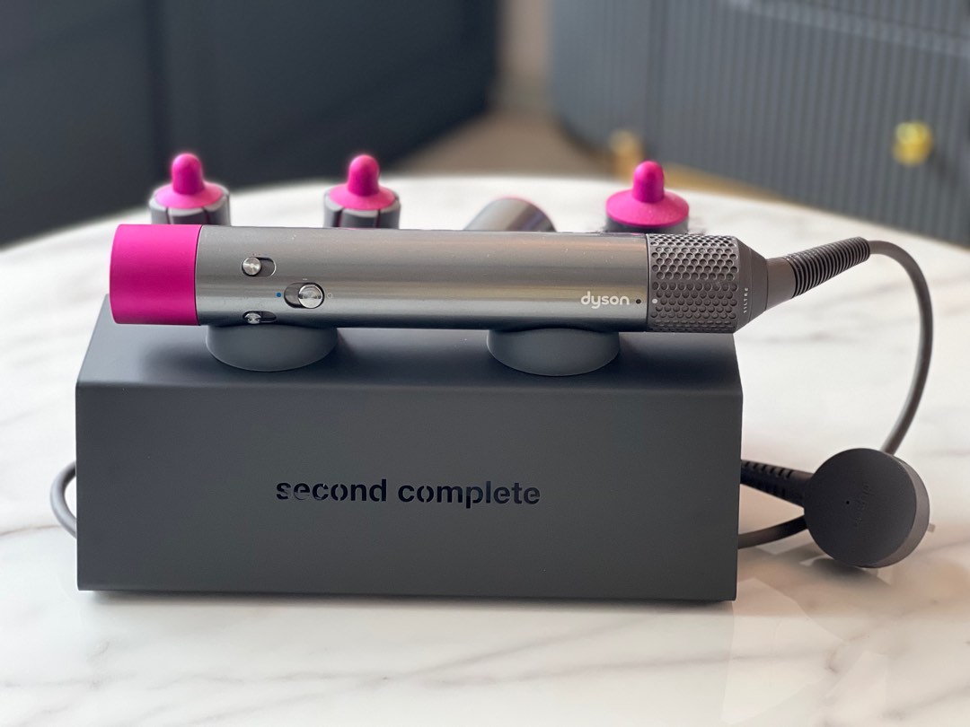 Dyson Airwrap Display, Beauty & Personal Care, Hair on Carousell