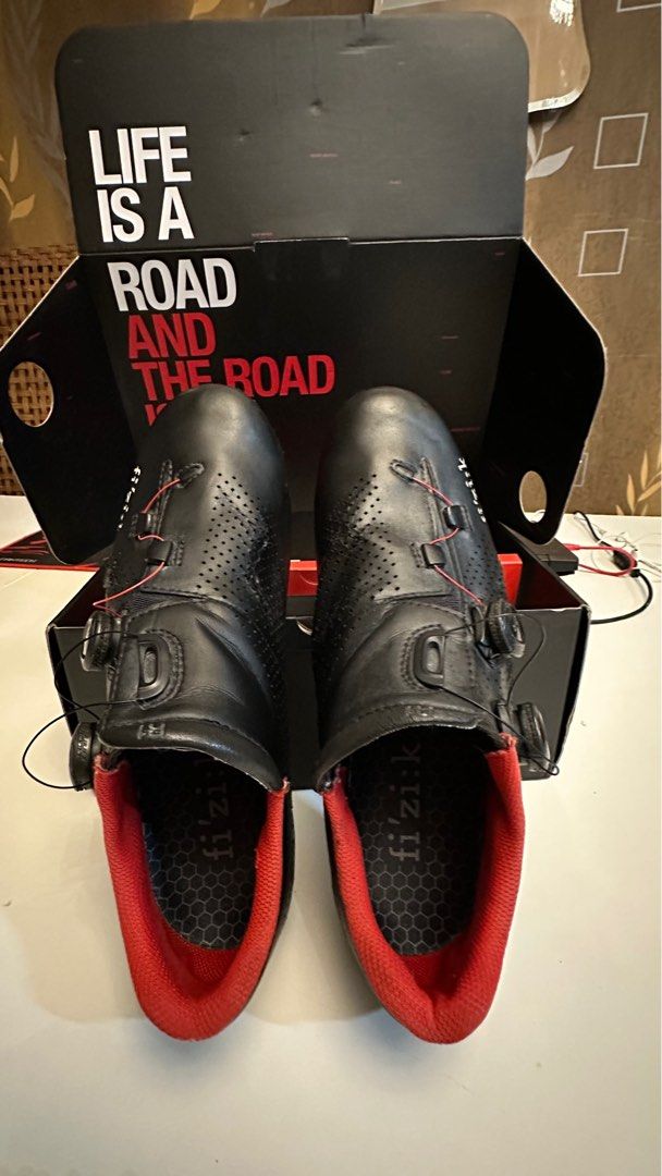 Fizik R1 Boa Man Road Cycling Shoes Black Red Color Size EU43 UK8 Three Quarter US9 Three Quarter