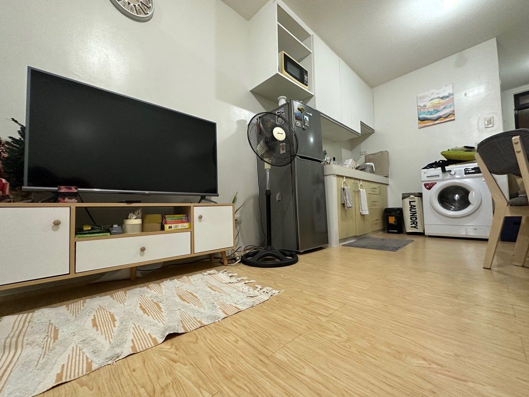 FOR RENT 1BR Condo Unit One Oasis Ortigas Condo (Category: Apartments & Condos) located in Pasig City. Submitted by trinal21 (Listing ID 1243322307, Image 3). Description: 1BR (glass enclosure) One Oasis Condominium For Rent (Direct Renters only please) LOCATION: Ortigas Avenue Ext, Pasig City UNIT DESCRIPTION: - 1Br 28 sqm - Toilet and Bath -Laundry cage in topmost floor FULLY FURNISHED: - 2-door Refrigerator - Induction Cooker -Android TV -Dini
