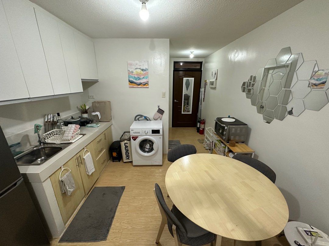 FOR RENT 1BR Condo Unit One Oasis Ortigas Condo (Category: Apartments & Condos) located in Pasig City. Submitted by trinal21 (Listing ID 1243322307, Image 2). Description: 1BR (glass enclosure) One Oasis Condominium For Rent (Direct Renters only please) LOCATION: Ortigas Avenue Ext, Pasig City UNIT DESCRIPTION: - 1Br 28 sqm - Toilet and Bath -Laundry cage in topmost floor FULLY FURNISHED: - 2-door Refrigerator - Induction Cooker -Android TV -Dini
