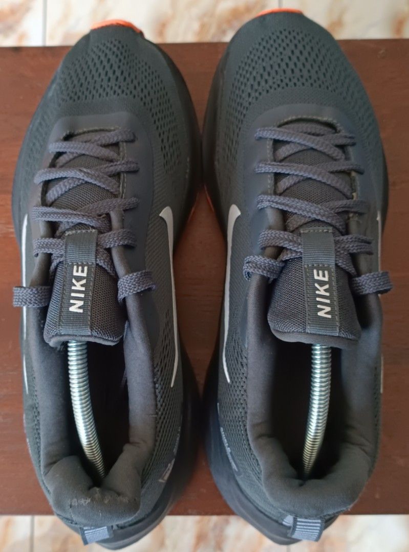 Nike free on sale postage
