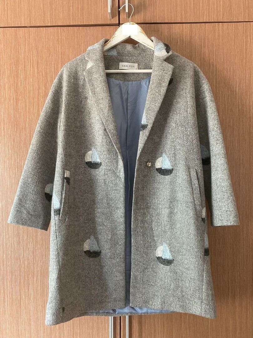 Gray Mid-Long Coat with Pattern (Category: Coats, Jackets and Outerwear) located in Paranaque City. Submitted by beesbd (Listing ID 1243312753, Image 1). Description: Gray patterned coat. Good for women's size large. Can fit women's XL if you do not have broad/wide shoulders. I personally used only 1 time. Bought this in a thrift store in Instagram for Php 800. For usability of this coat on winter, this will be good for temperatures around 8-15 d