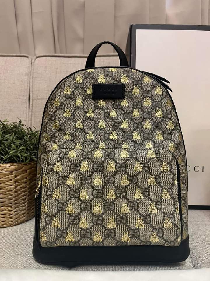 Gucci gg supreme bees backpack discount