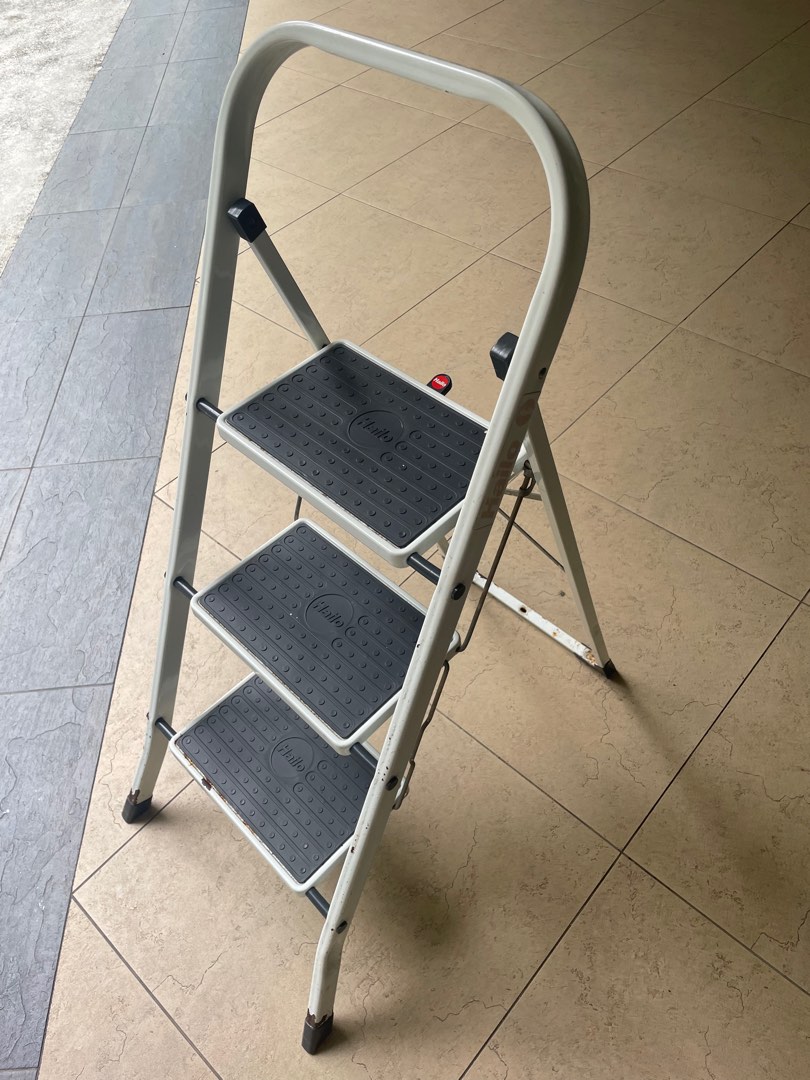 Hailo 3 steps ladder, Furniture & Home Living, Home Improvement