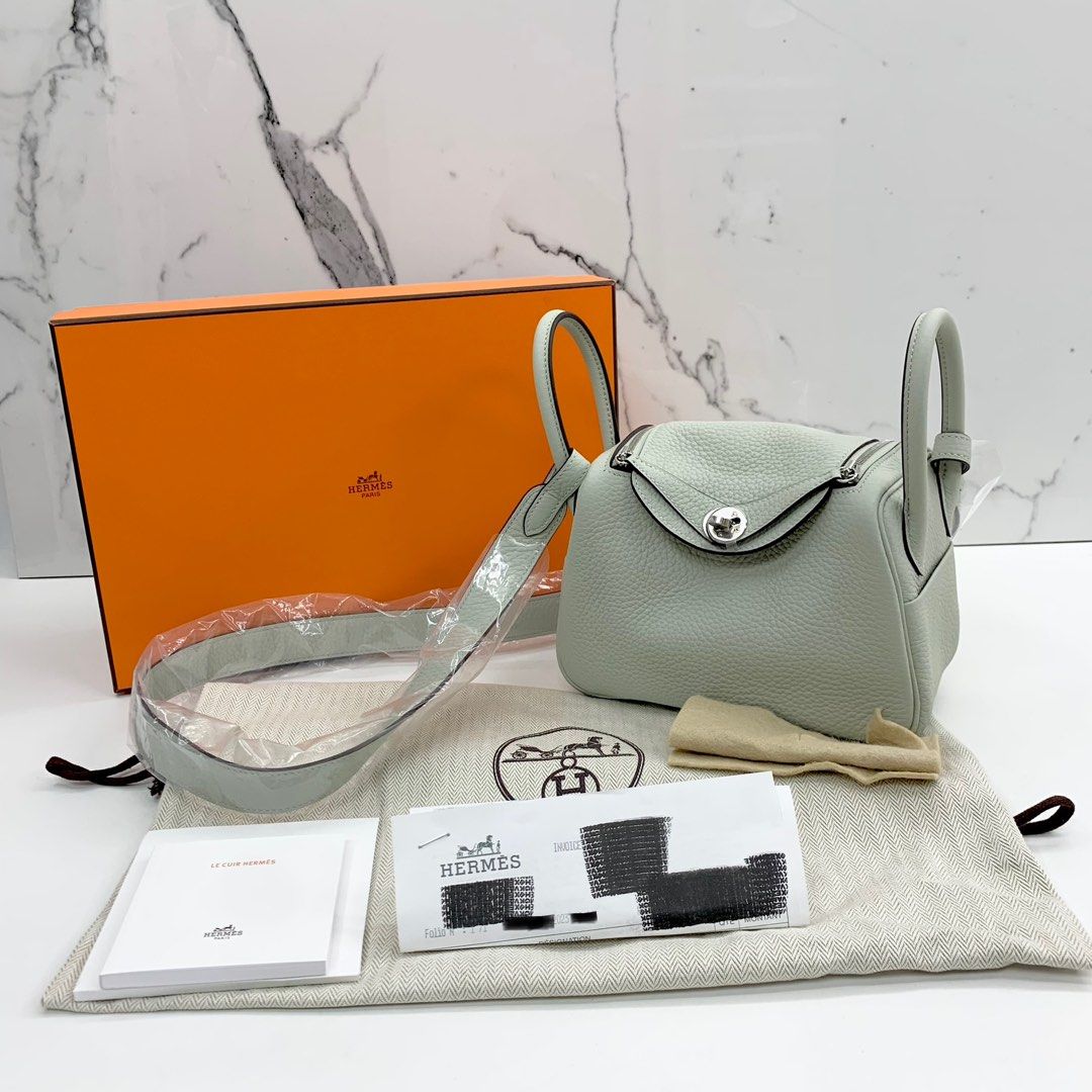 HERMÈS Mini Lindy shoulder bag in Gris Neve Clemence leather with