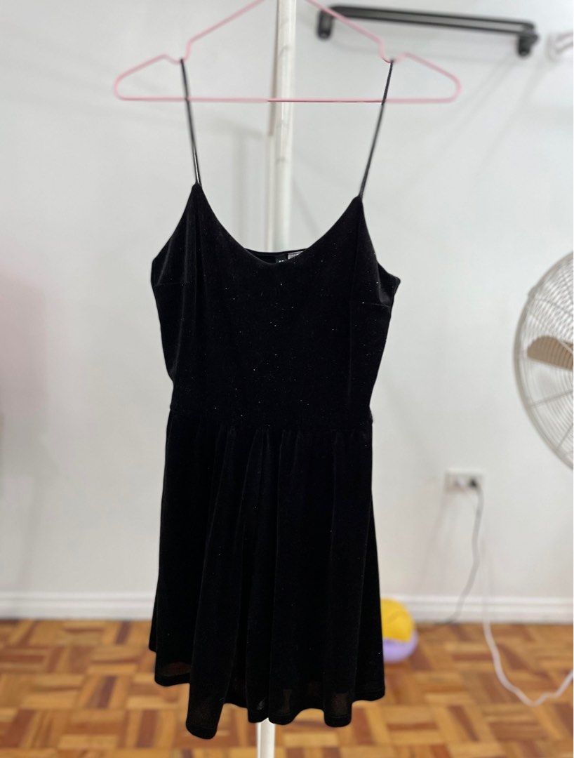 H&M Black Velvet Romper with glitters (Category: Rompers) located in Marikina City. Submitted by godesuh (Listing ID 1243365161, Image 1). Description: 🤍 Used only once for an event, like new 🤍 US 6 / Medium on tag.