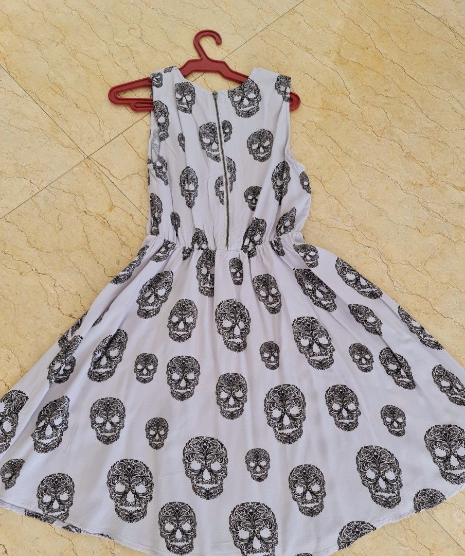H&m skull dress outlet