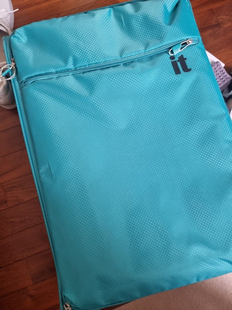 It luggage Medium, Hobbies & Toys, Travel, Luggage on Carousell
