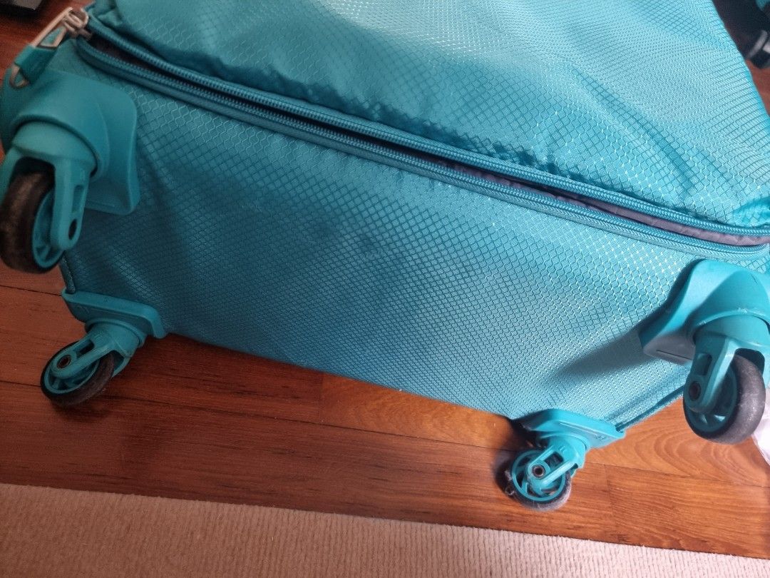 It luggage Medium, Hobbies & Toys, Travel, Luggage on Carousell