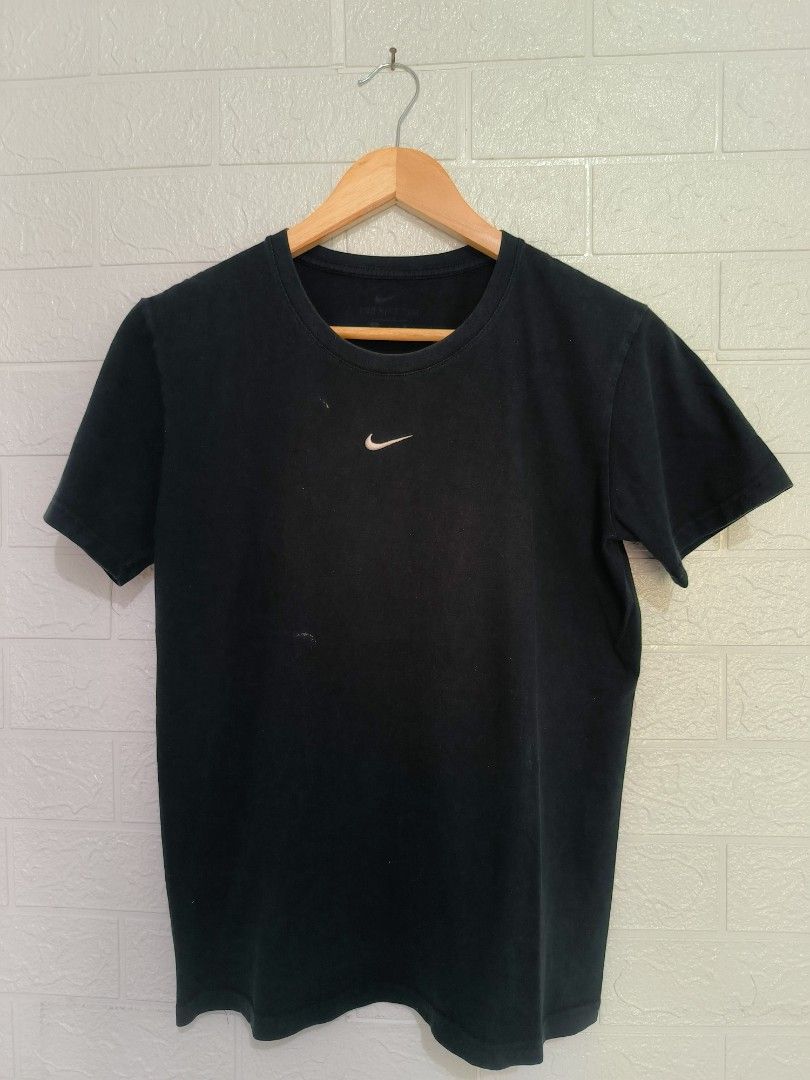 nike middle swoosh tee